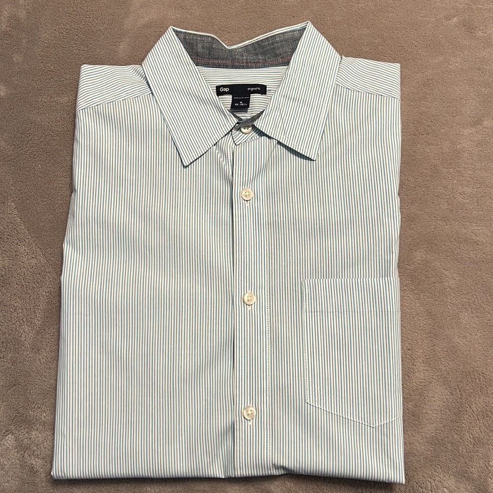 GAP Men’s Short Sleeve Original Fit Blue and White Stripe Button Down Sh…